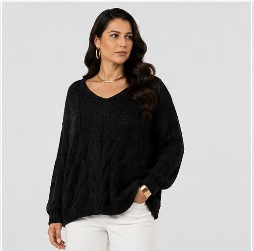 Sweater negro para mujer con diseño trenzado, escote en V y manga larga, vista frontal.